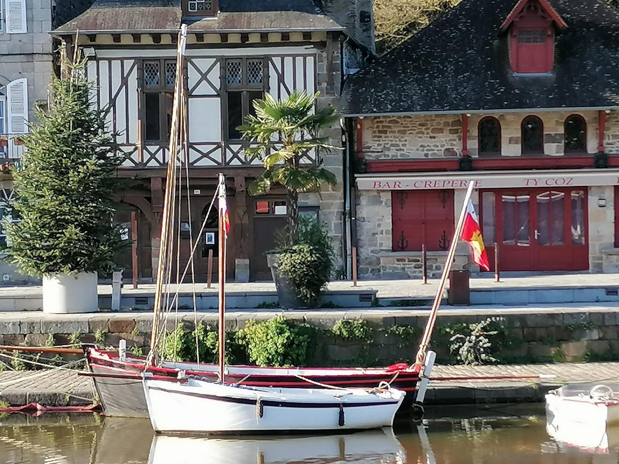 La Tocade Del Arte - Dinan Bed & Breakfast Lanvallay Exterior photo
