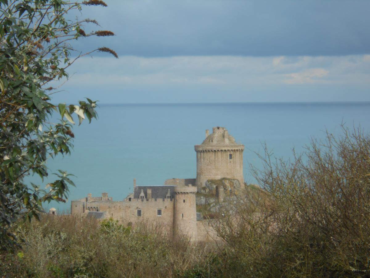La Tocade Del Arte - Dinan Bed & Breakfast Lanvallay Exterior photo