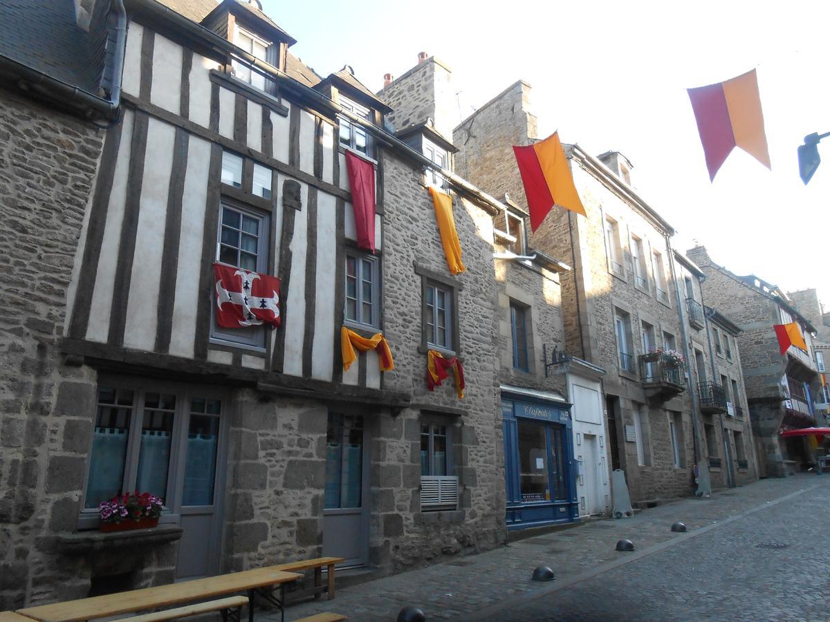 La Tocade Del Arte - Dinan Bed & Breakfast Lanvallay Exterior photo