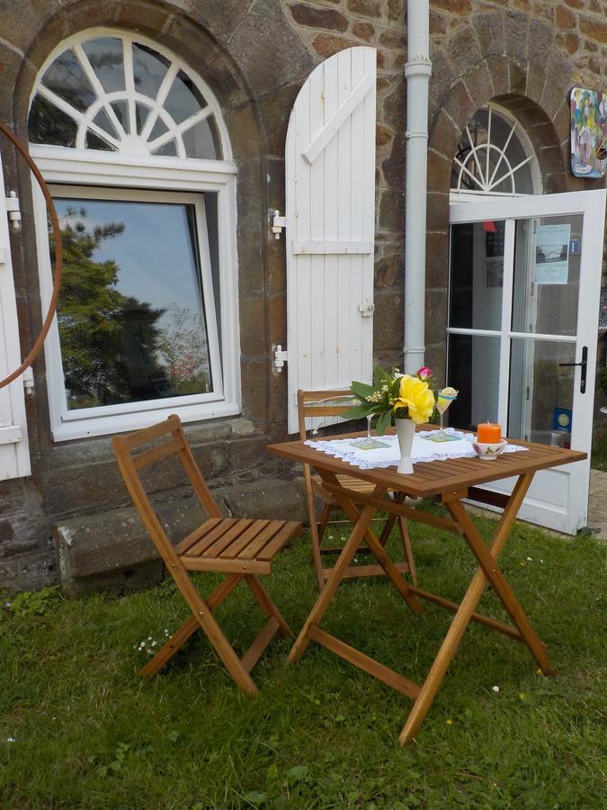 La Tocade Del Arte - Dinan Bed & Breakfast Lanvallay Exterior photo